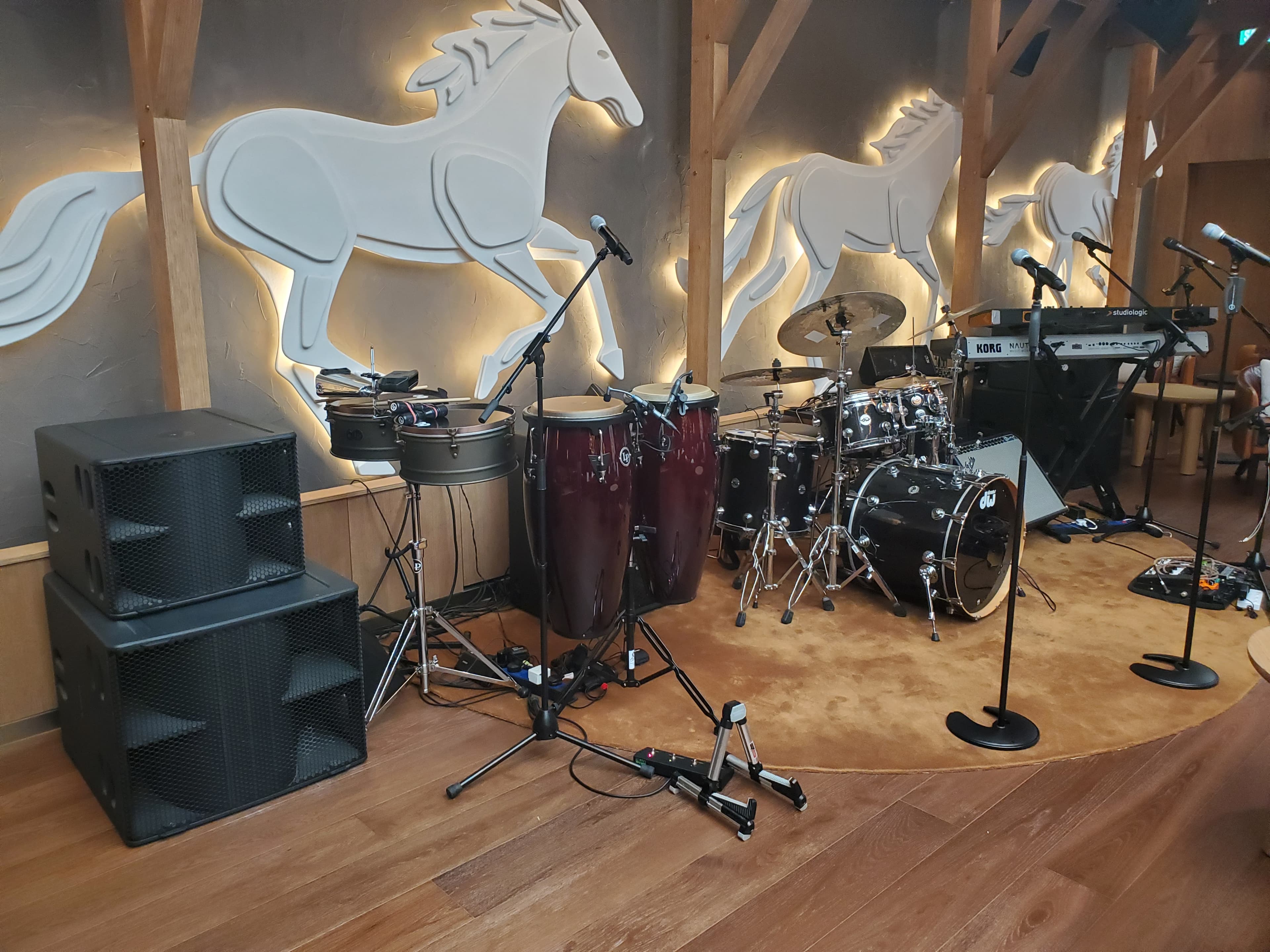 Pony & Plume @ Capella